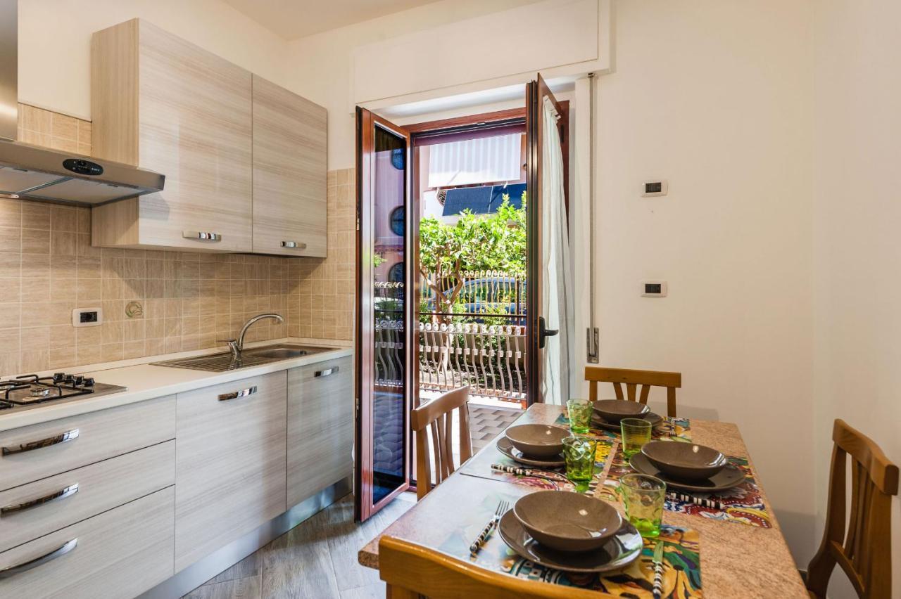 Lemon Tree Apartments By Wonderful Italy Giardini Naxos Exterior photo